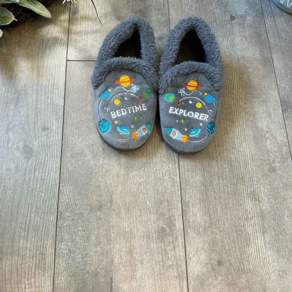 Gray Bedtime Explorer Slippers Toddler Aline Slippers Size 9/10